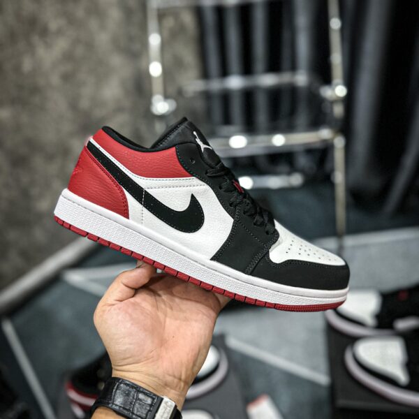 AIR JORDAN 1 LOW BLACK TOE - LIKE AUTH