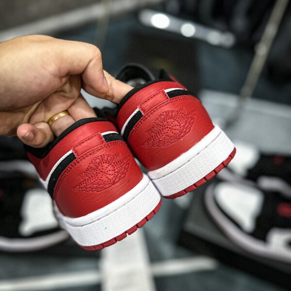 AIR JORDAN 1 LOW BLACK TOE - LIKE AUTH