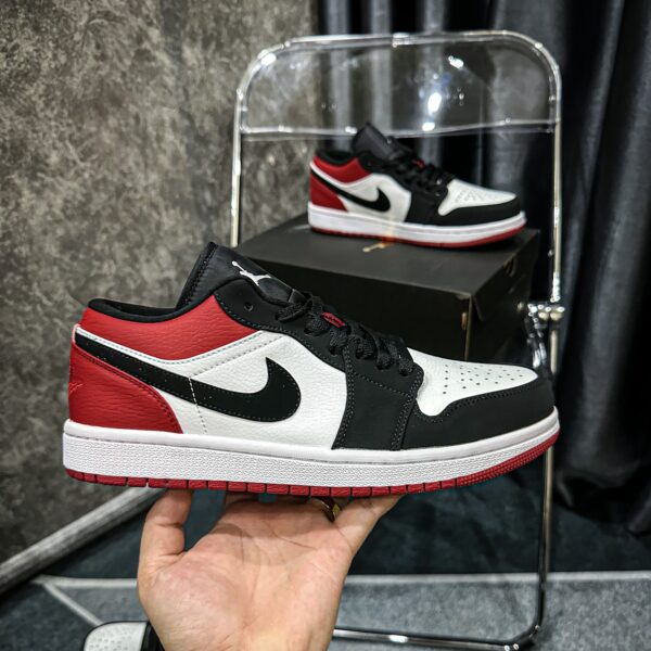 AIR JORDAN 1 LOW BLACK TOE - LIKE AUTH