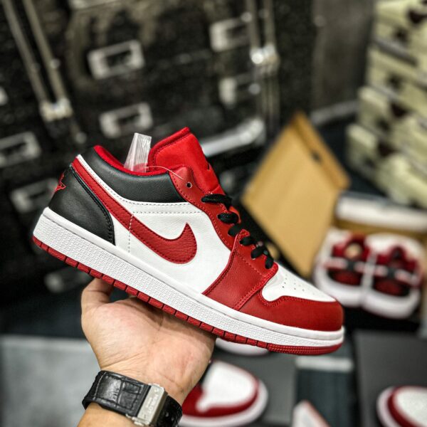 AIR JORDAN LOW 1 BULLS - LIKE AUTH