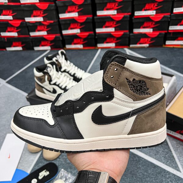 Air Jordan 1 Retro High Dark Mocha Like Auth