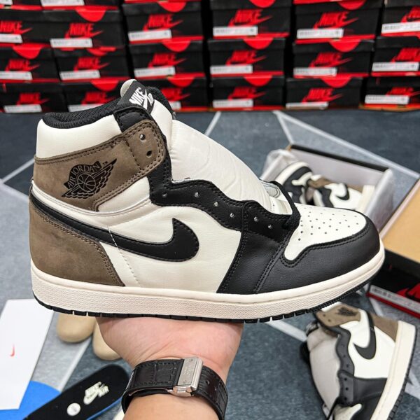 Air Jordan 1 Retro High Dark Mocha Like Auth