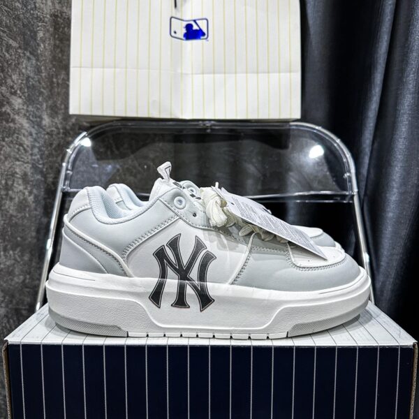 MLB Chunky Liner Low New York Yankees ‘White Grey’